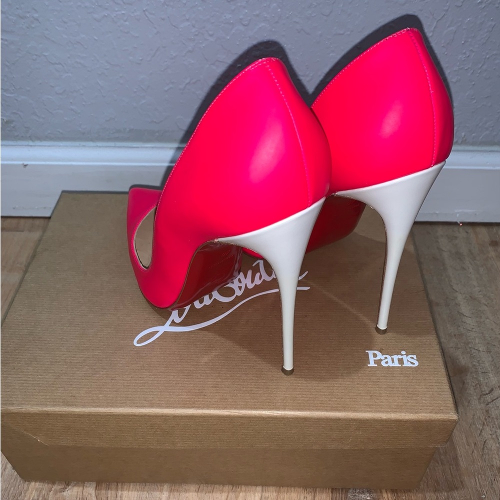 Christian Louboutin So Kate Heels - Picture 6 of 11